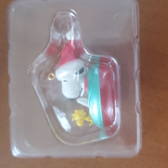 New Hallmark Small Snoopy Christmas Holiday Ornament NWT - Picture 3 of 4
